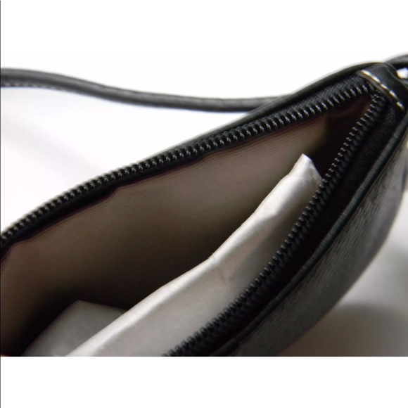 🎉HP🌟 Coach Leather Wristlet - Picture 2 of 2